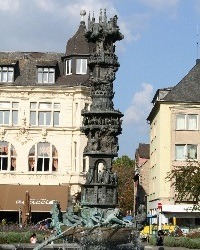 Brunnensäule mit Figuren in Koblenz